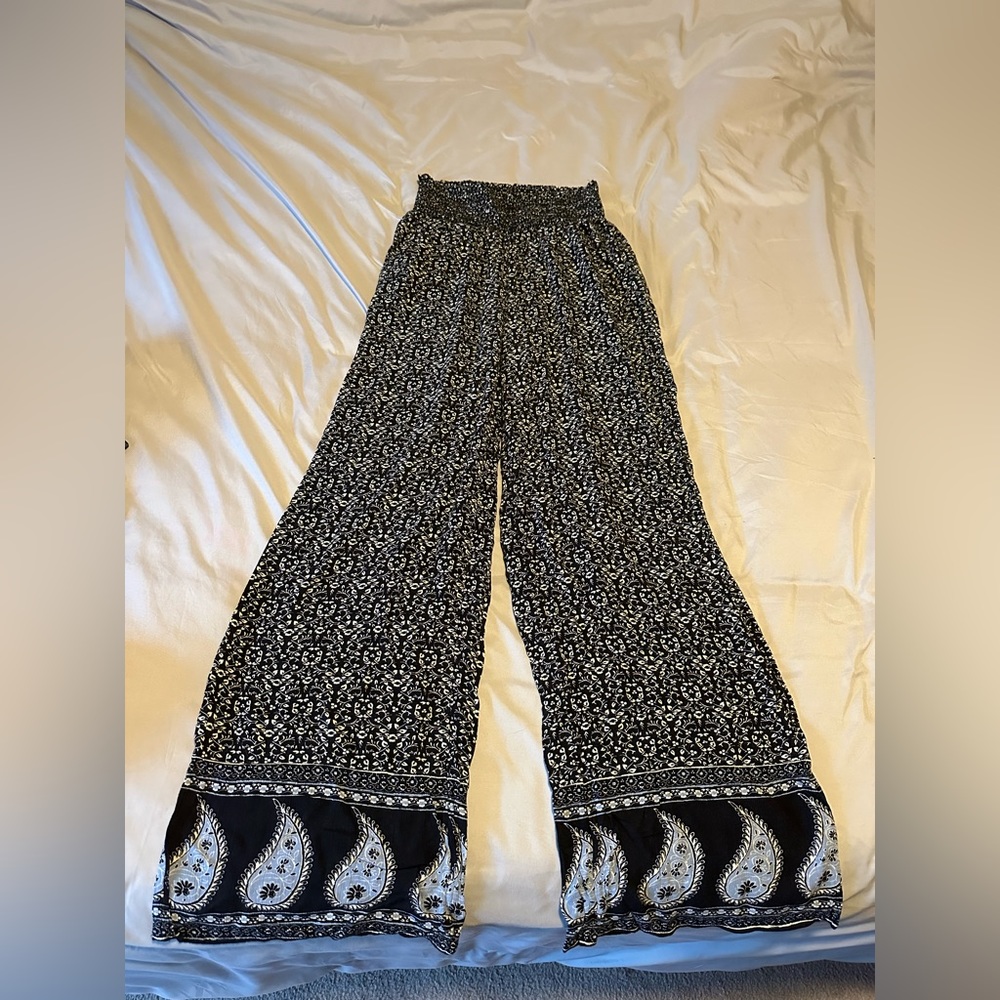 American Eagle Wide Leg Pant - Size M